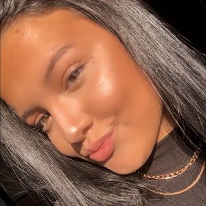 Meet your Posher, Alexia